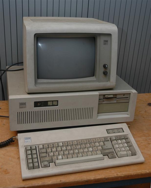 IBM-PC-AT-computer